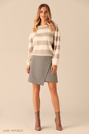 

Широкий джемпер с полосами бежевого цвета