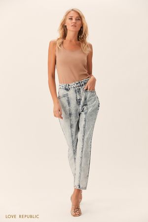 

Бежевый топ из гладкой эластичной ткани