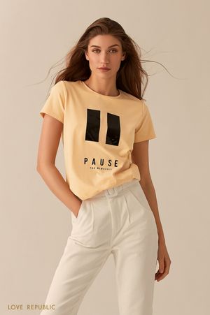 

Желтая футболка с принтом "PAUSE"