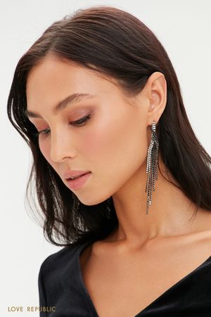 

Серьги с длинными подвесками с темными стразами