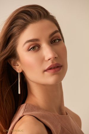 Серебристые серьги-подвески из фактурного металла фото
