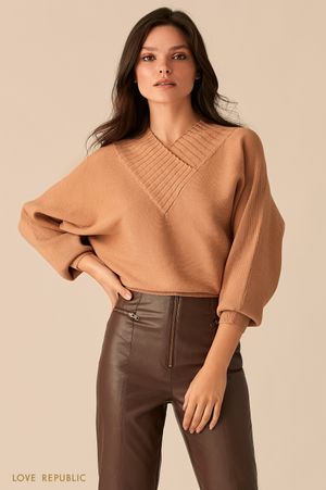 

Фактурный oversize свитер с V-образным вырезом
