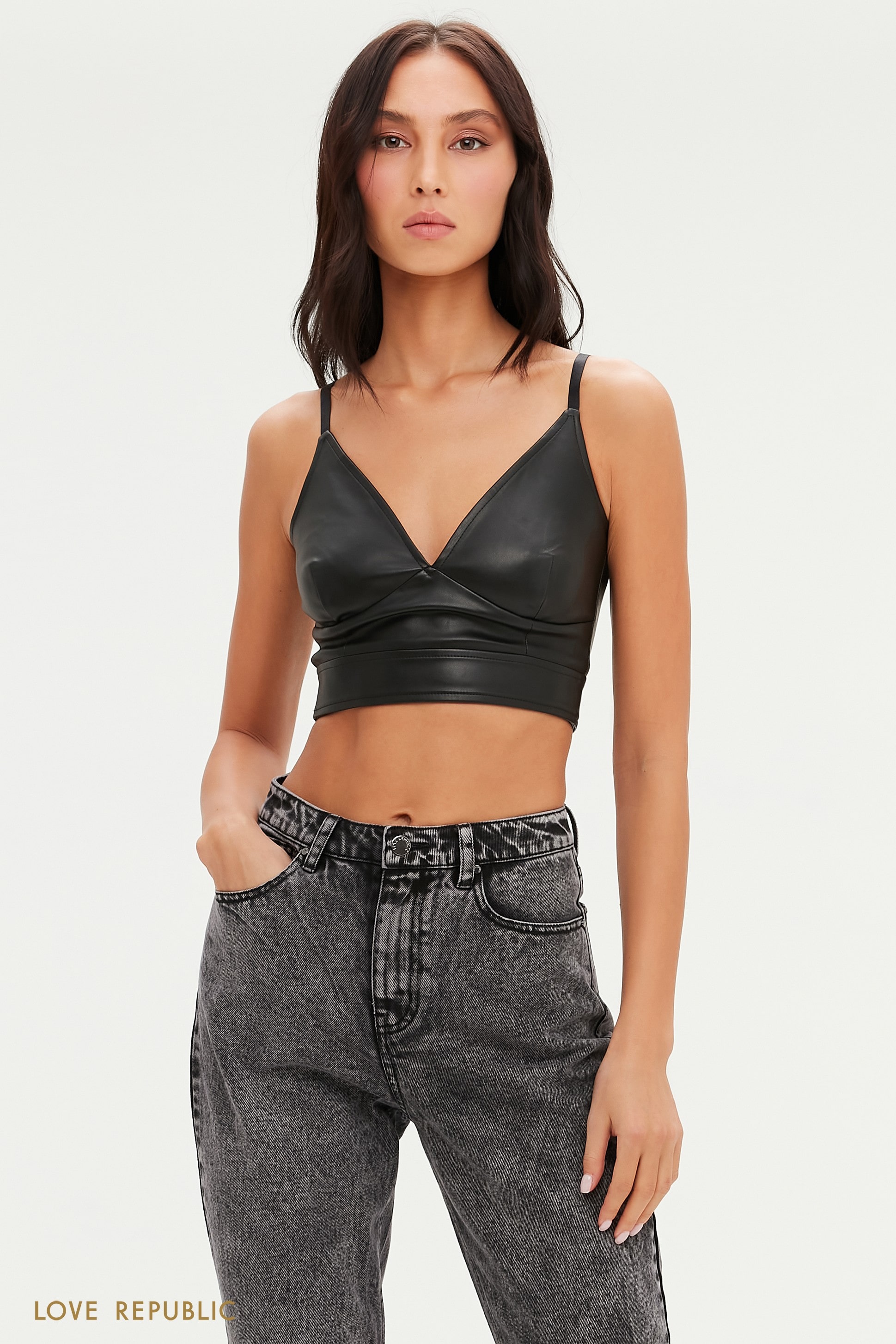 Выразительный топ из экокожи черного цвета 0452204309-50