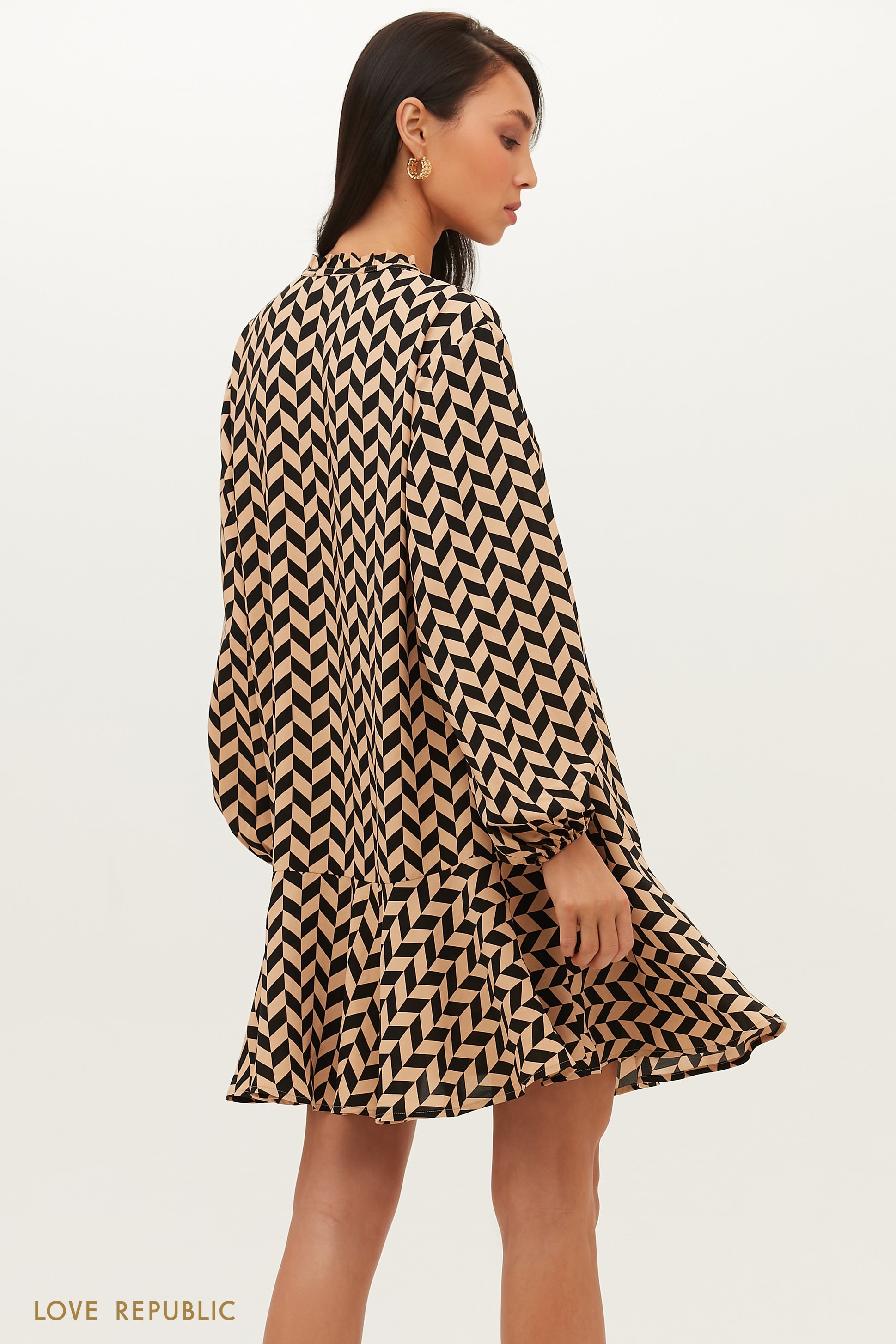 Бежевое платье А-силуэта с воланом по подолу 1152040568-65