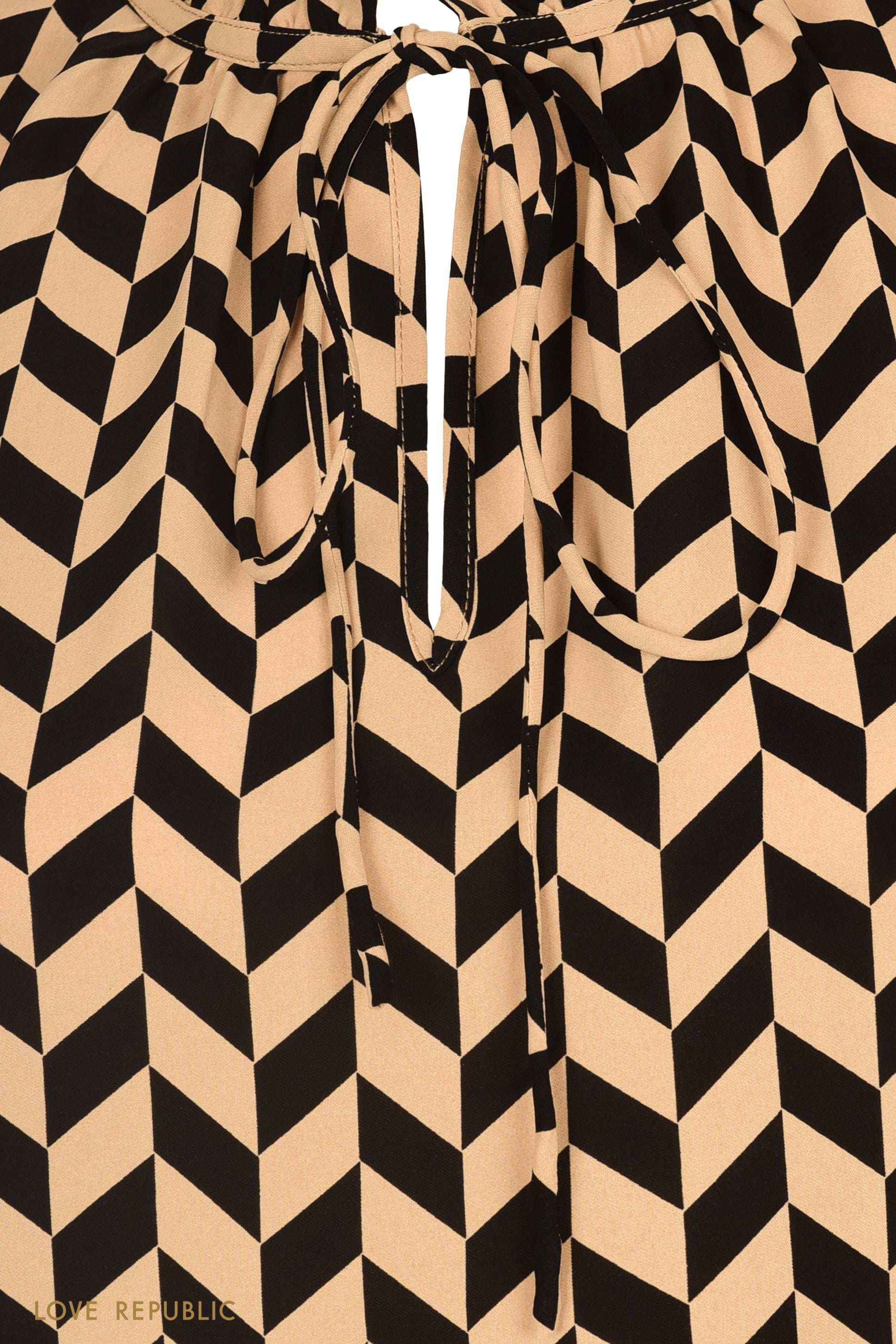 Бежевое платье А-силуэта с воланом по подолу 1152040568-65