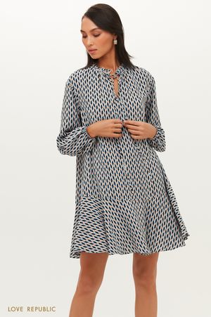 

Голубое платье А-силуэта с воланом по подолу