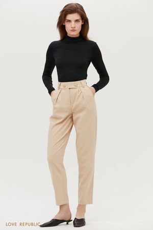 

Кремовые брюки с высокой посадкой и защипами на талии