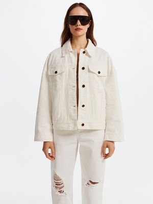 

Белая джинсовая куртка