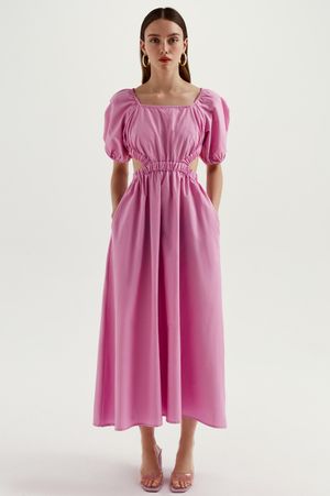 

Платье с объемными рукавами и открытой спиной