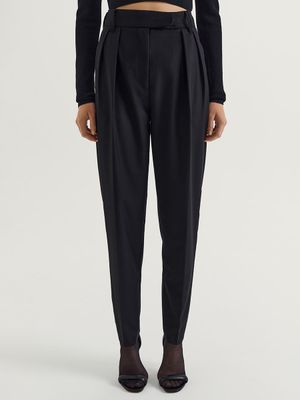 

Зауженные брюки с защипами