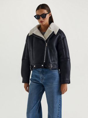 

Короткая куртка-авиатор из экокожи