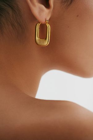 

Прямоугольные серьги из фактурного металла