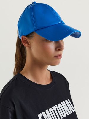 

Однотонная бейсболка из экокожи