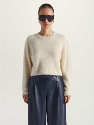 

Джемпер из пушистой пряжи