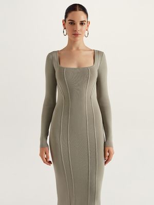 

Трикотажное платье с квадратным вырезом