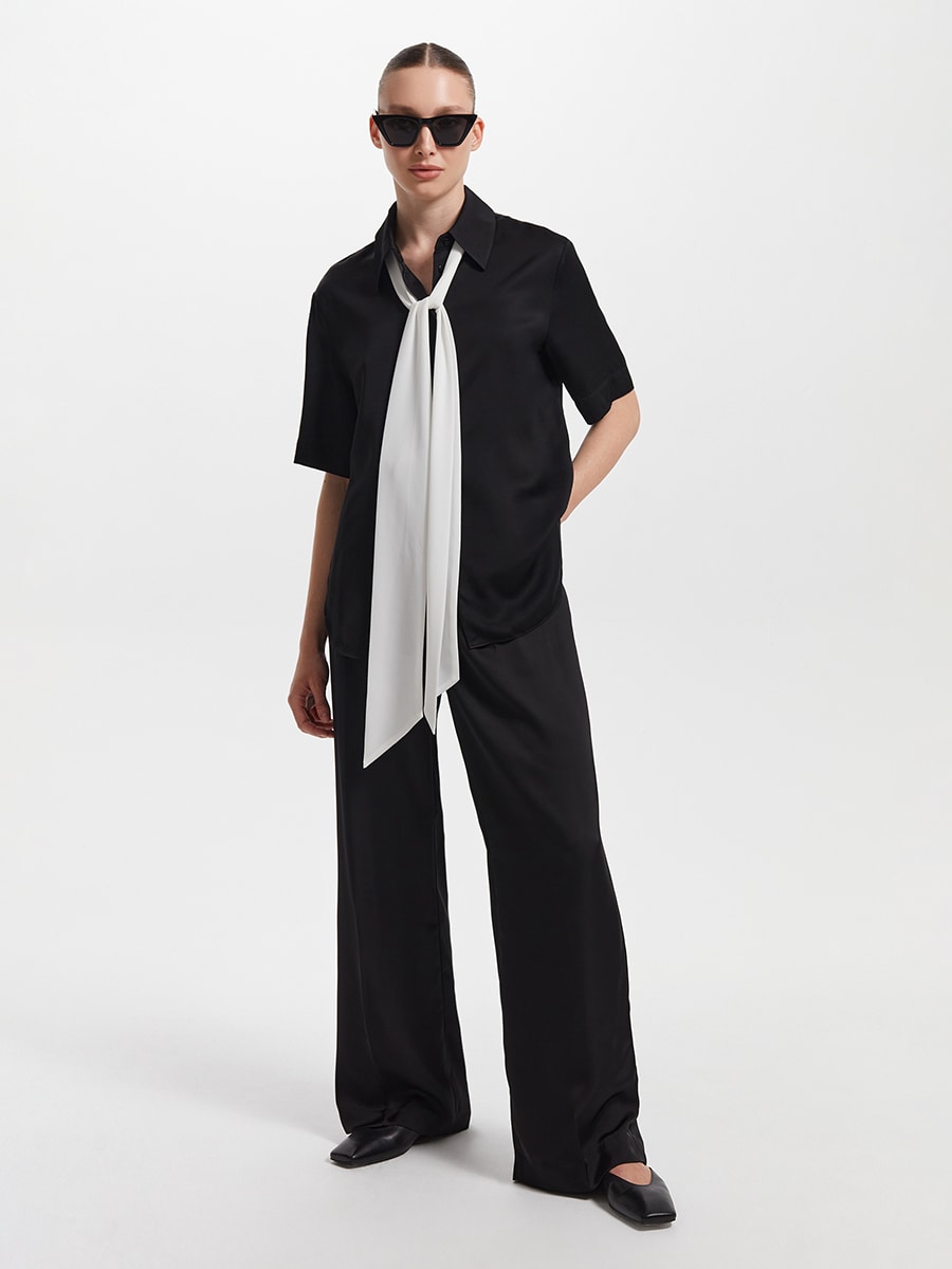 Блузка с бантом