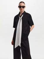 Блузка с бантом