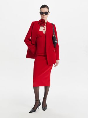 

Платье с открытыми плечами