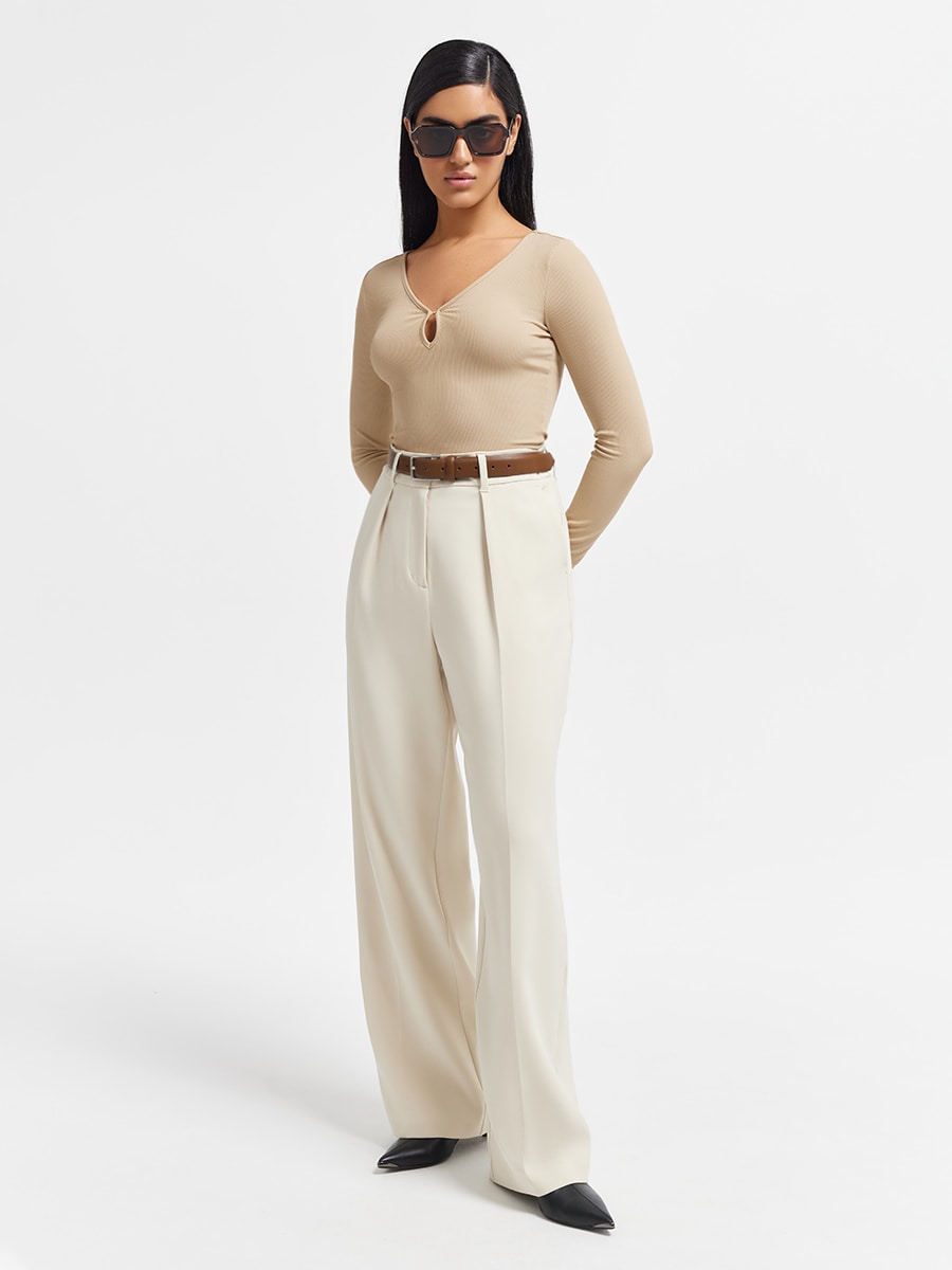 Топ с фигурным вырезом