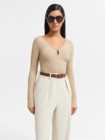 Топ с фигурным вырезом