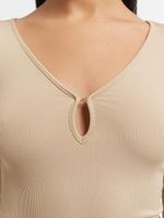 Топ с фигурным вырезом