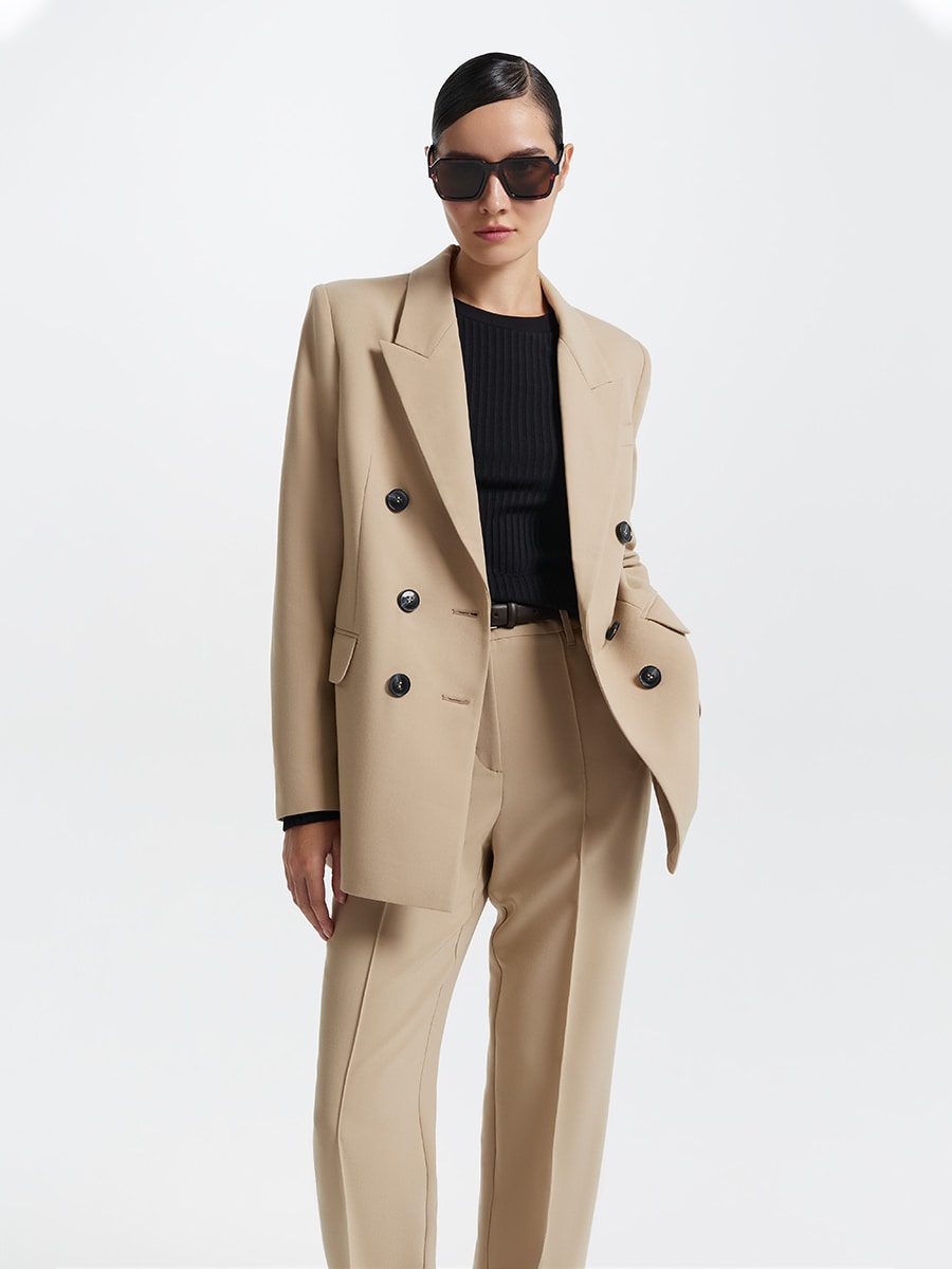 Двубортный жакет прямого кроя