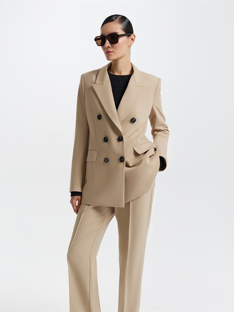 Двубортный жакет прямого кроя