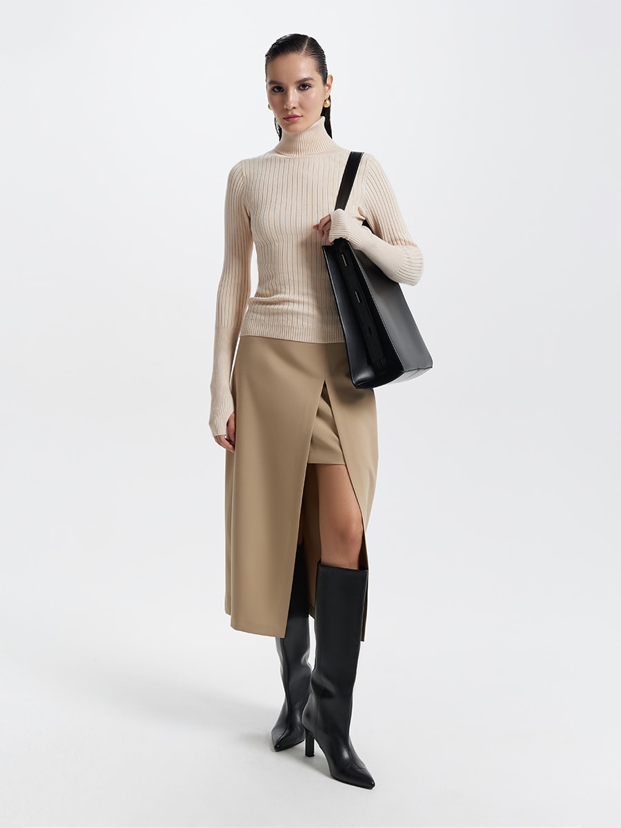 Трикотажная водолазка в рубчик