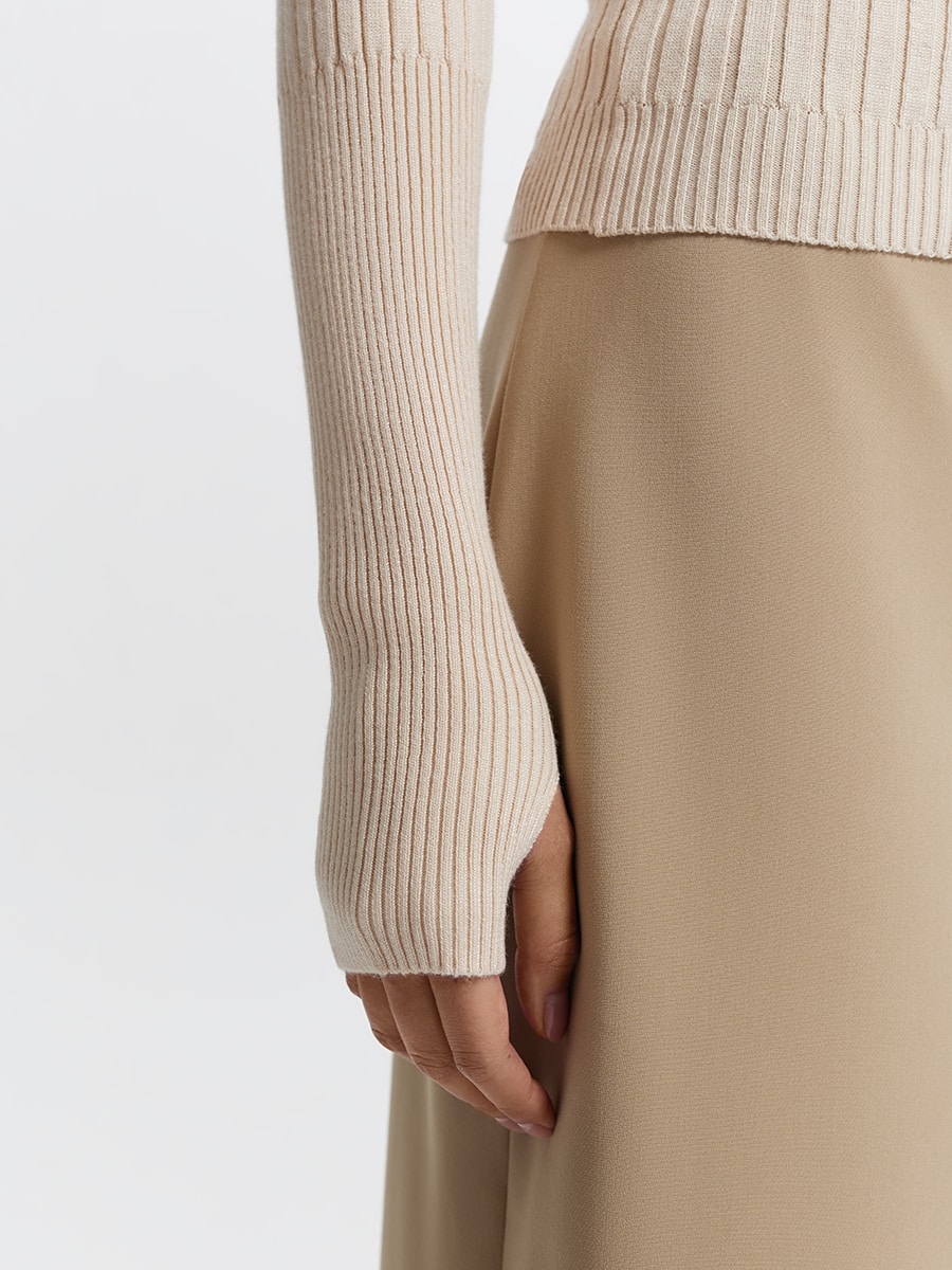 Трикотажная водолазка в рубчик