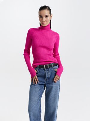 

Трикотажная водолазка в рубчик