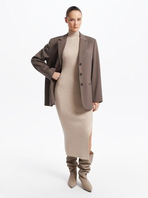 

Трикотажное платье с разрезом