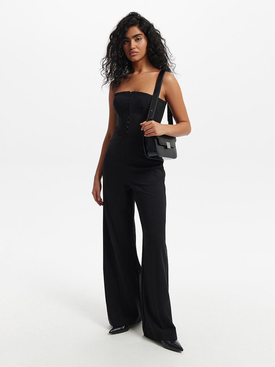 Комбинезон с открытыми плечами