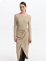 Платье миди с открытыми плечами