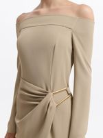 Платье миди с открытыми плечами