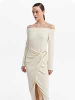 Платье миди с открытыми плечами