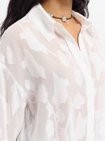 Блузка с разрезом на спинке