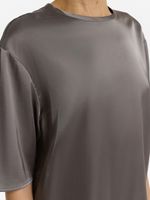 Футболка из атласной ткани