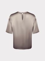 Футболка из атласной ткани