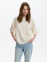 Футболка из атласной ткани