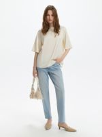 Футболка из атласной ткани