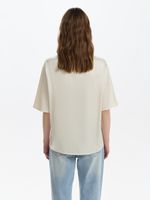 Футболка из атласной ткани