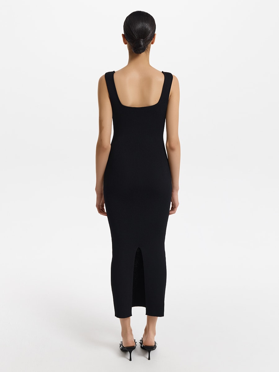 Трикотажное платье с фигурным вырезом