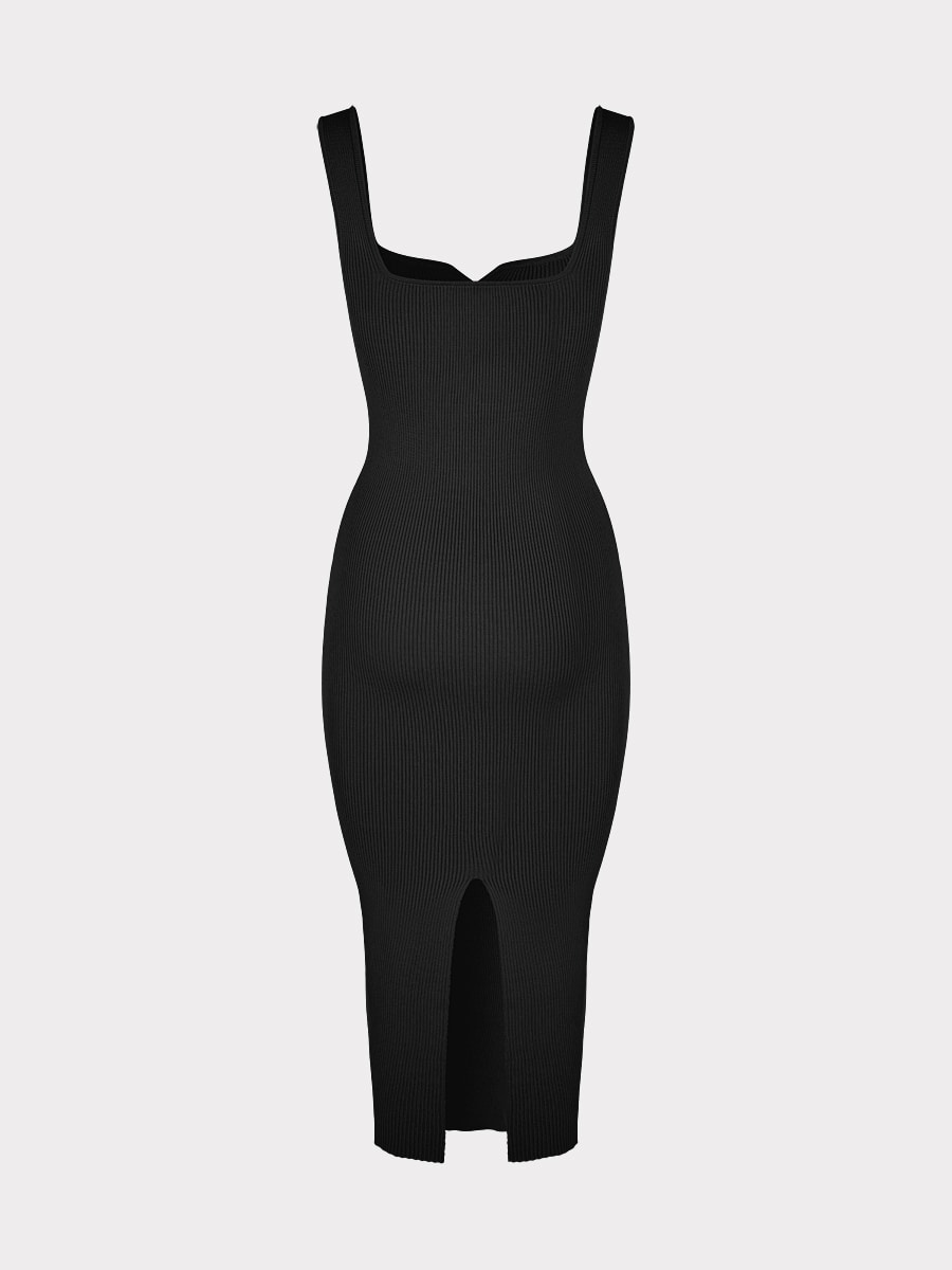 Трикотажное платье с фигурным вырезом