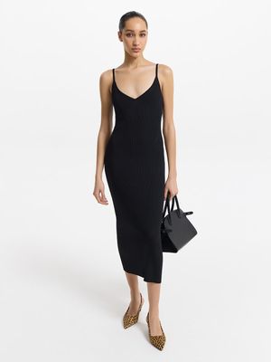 

Трикотажное платье на бретелях