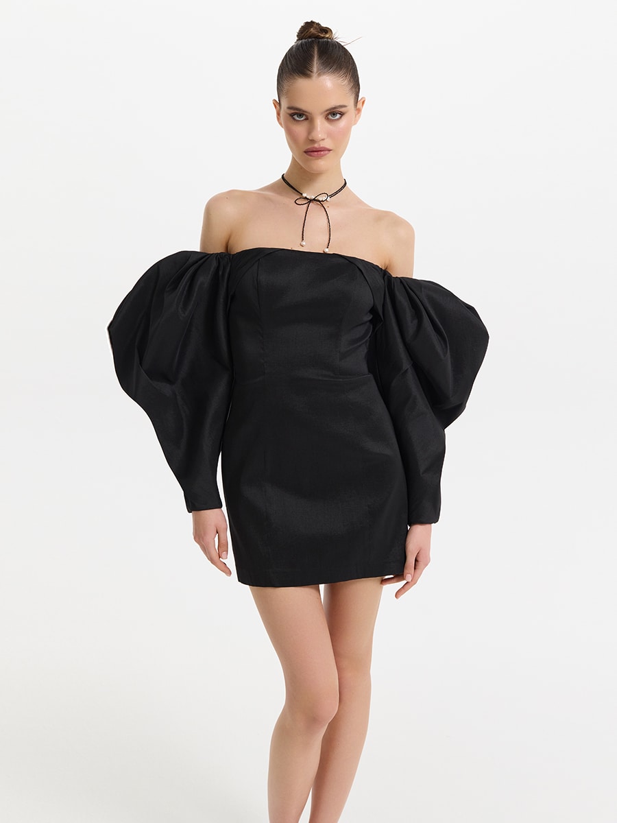 Платье с объемными рукавами