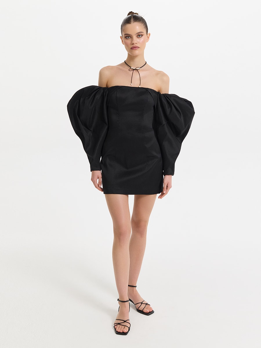 Платье с объемными рукавами