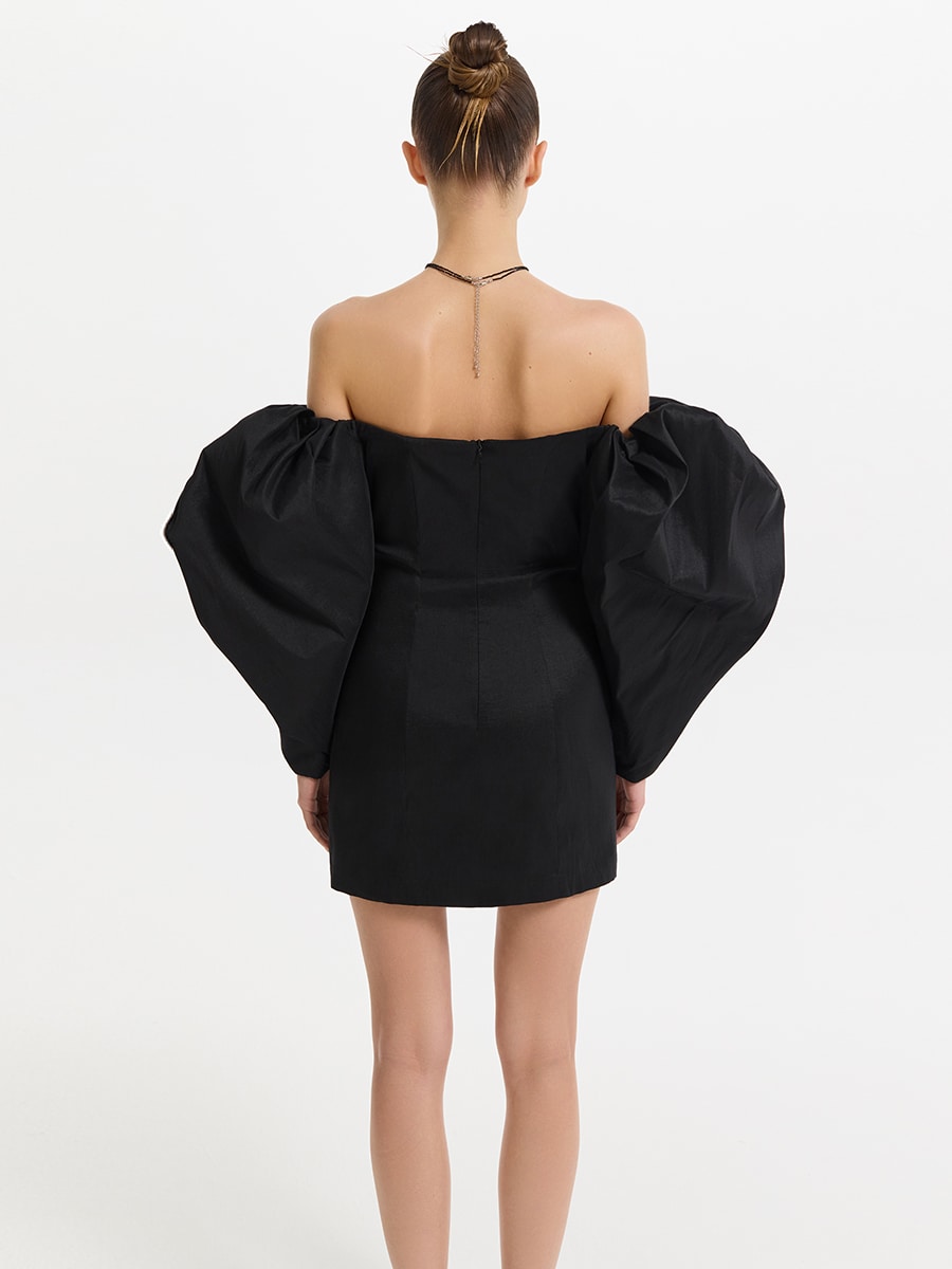 Платье с объемными рукавами