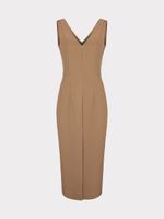 Платье-футляр с треугольным вырезом