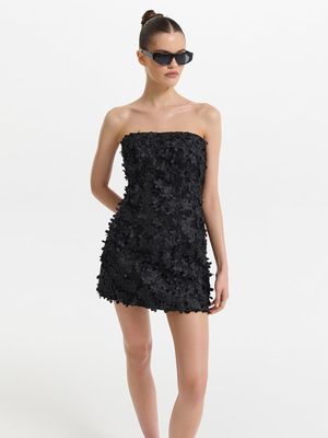 

Платье-бандо с объемными цветами