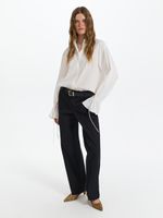 Блузка с расклешенными манжетами